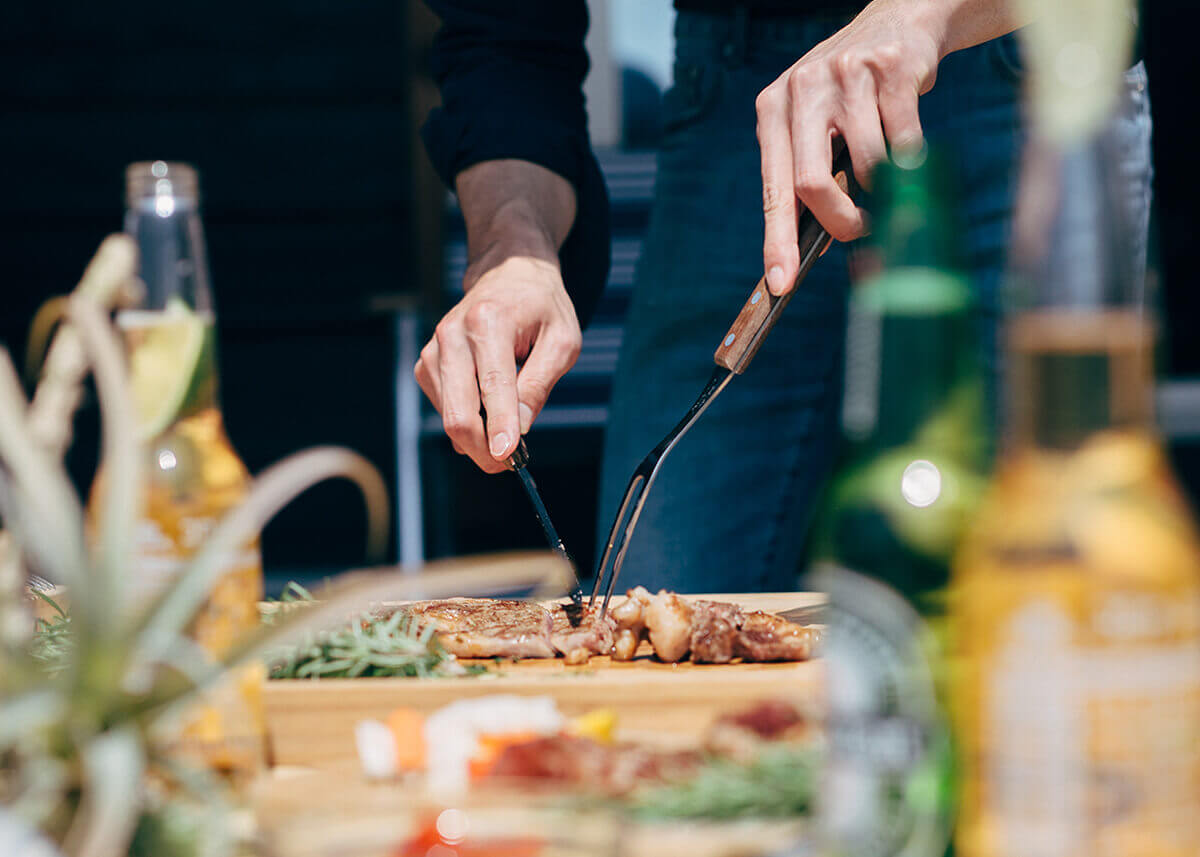 夏の軽井沢ステイは アウトドアリビングでお食事を